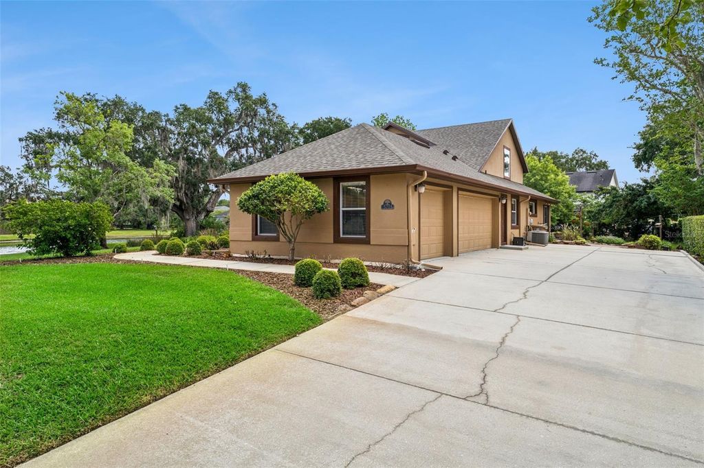 Image 42 of property listing at 5203 HAMMOCK POINTE COURT, St Cloud, FL 34771