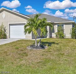 613 SE 14th ST, Cape Coral, FL 33990