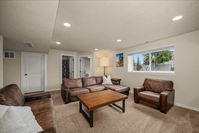 5503 S Oakridge Dr, Spokane, WA 99224