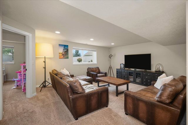 5503 S Oakridge Dr, Spokane, WA 99224