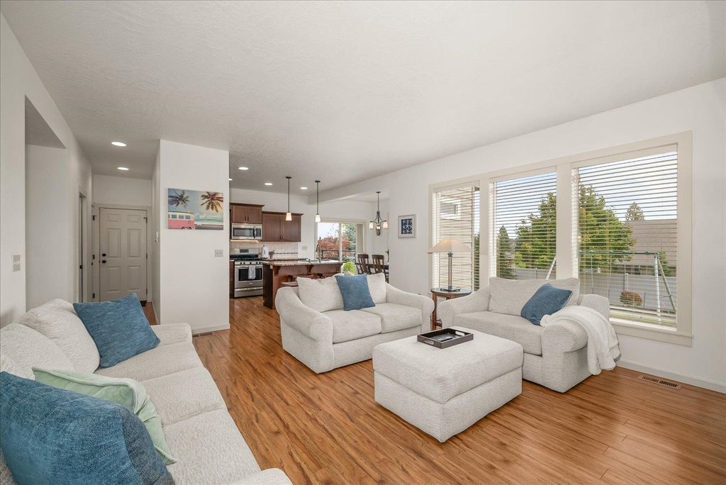 5503 S Oakridge Dr, Spokane, WA 99224 photo 4