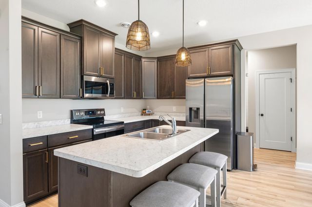 1520 Southpoint Drive, Hudson, WI 54016