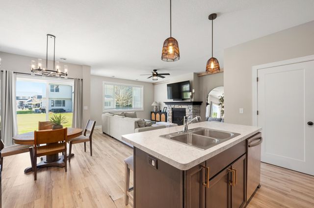 1520 Southpoint Drive, Hudson, WI 54016