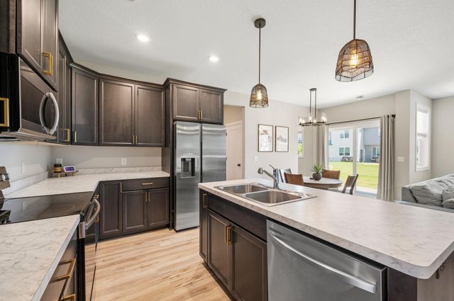 1520 Southpoint Drive, Hudson, WI 54016