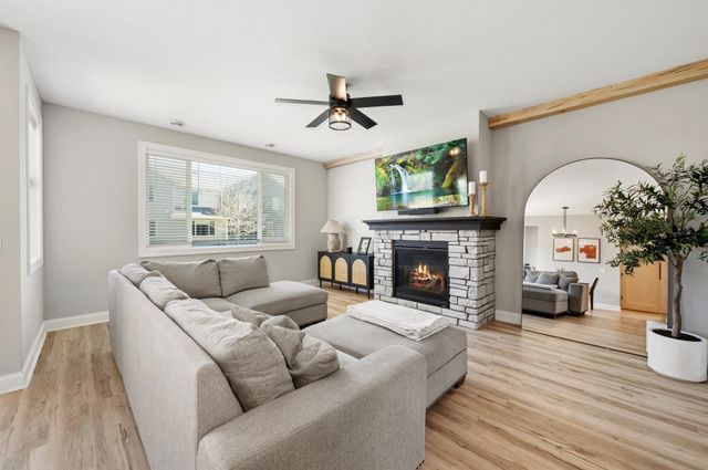 1520 Southpoint Drive, Hudson, WI 54016