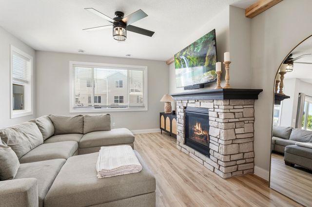 1520 Southpoint Drive, Hudson, WI 54016