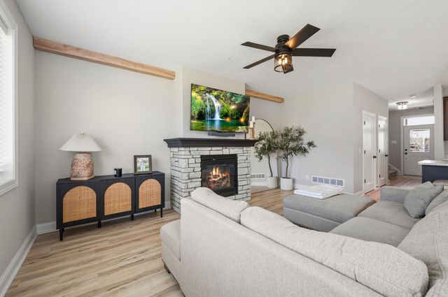 1520 Southpoint Drive, Hudson, WI 54016