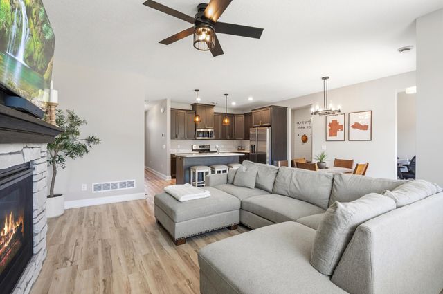 1520 Southpoint Drive, Hudson, WI 54016