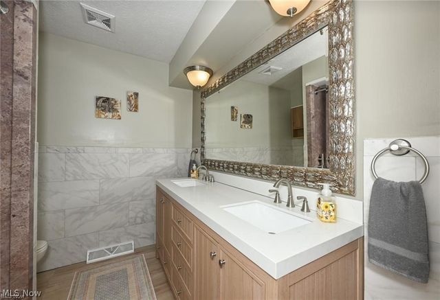 2180 N Revere Road, Akron, OH 44333