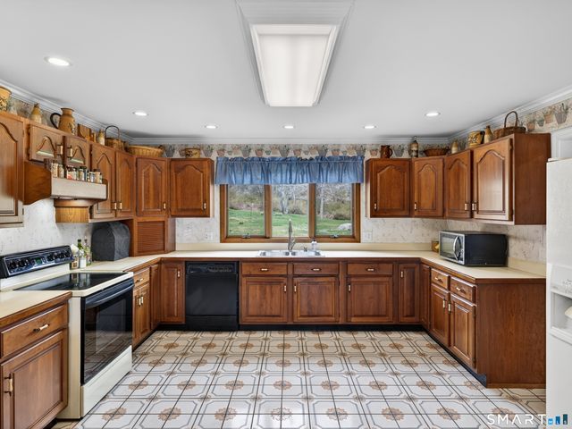 14 Bradford Road, Stonington, CT 06378