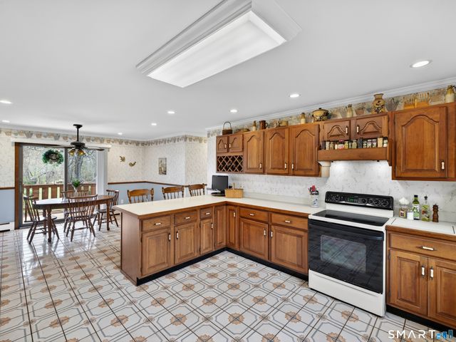 14 Bradford Road, Stonington, CT 06378