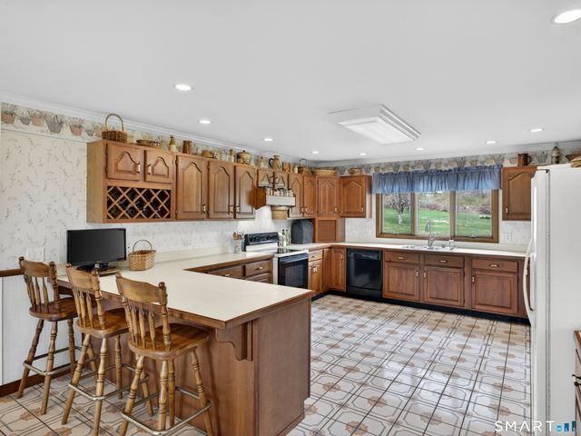 14 Bradford Road, Stonington, CT 06378