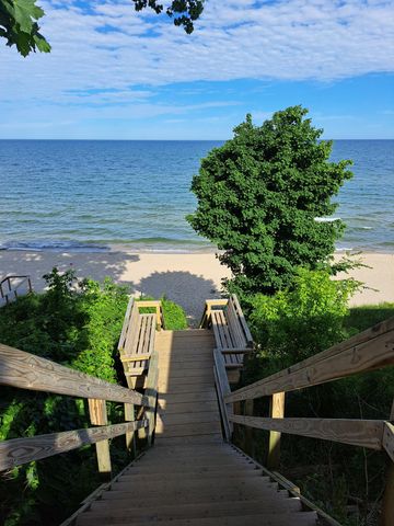 70 Euclid Street, South Haven, MI 49090