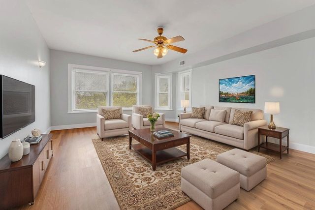 8012 S Essex Avenue 3S, Chicago, IL 60617