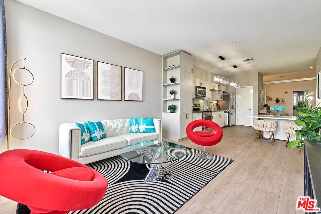 Image 11 of property listing at 3810 Wilshire Boulevard 408, Los Angeles, CA 90010