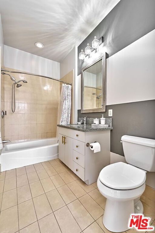 Image 17 of property listing at 3810 Wilshire Boulevard 408, Los Angeles, CA 90010