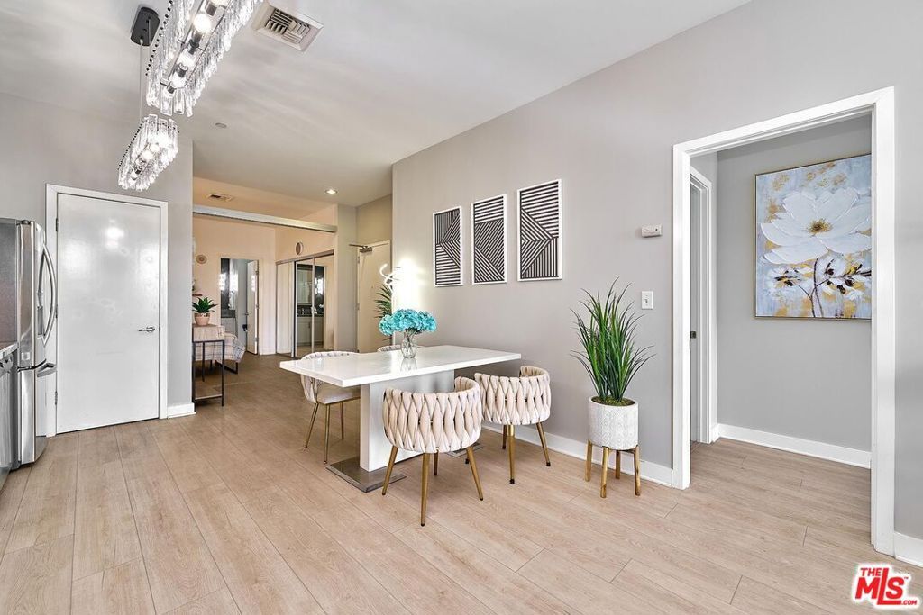 Image 5 of property listing at 3810 Wilshire Boulevard 408, Los Angeles, CA 90010