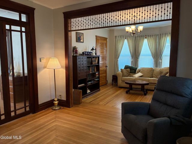 464 8th Avenue, Troy, NY 12182
