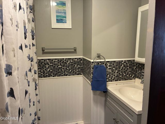 464 8th Avenue, Troy, NY 12182