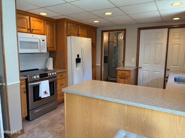 464 8th Avenue, Troy, NY 12182