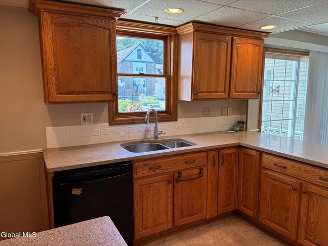 464 8th Avenue, Troy, NY 12182