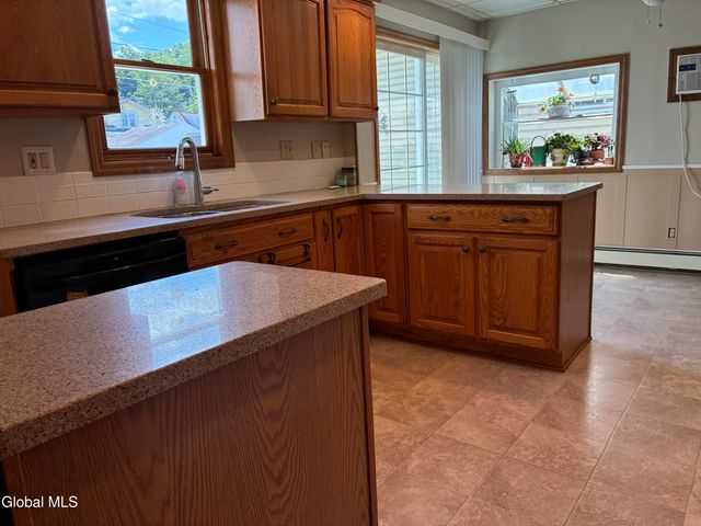464 8th Avenue, Troy, NY 12182