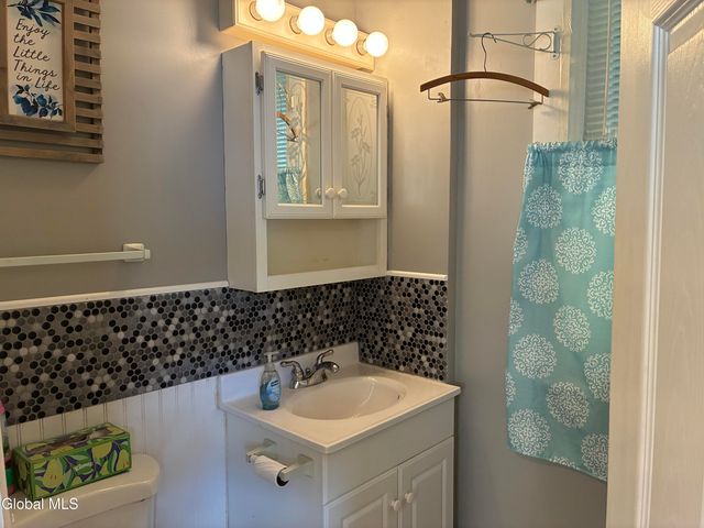 464 8th Avenue, Troy, NY 12182