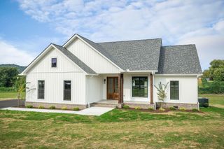 217 oaklawn cemetery rd, Sparta, TN 38583