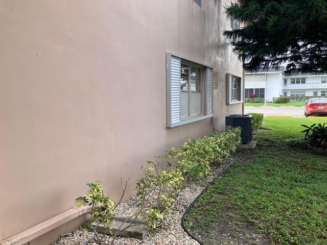 32 Salisbury B, West Palm Beach, FL 33417