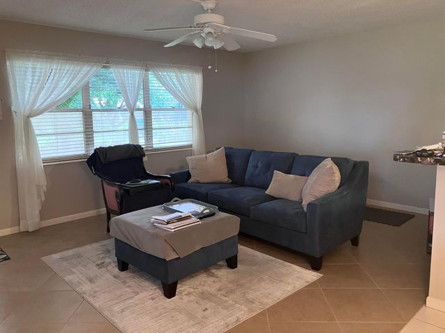 32 Salisbury B, West Palm Beach, FL 33417