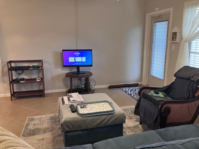 32 Salisbury B, West Palm Beach, FL 33417