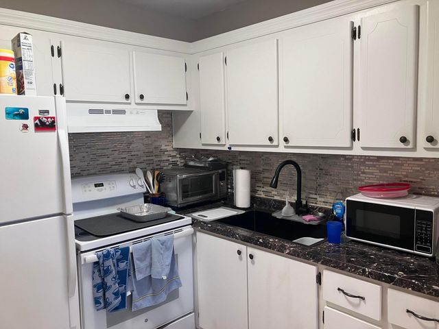 32 Salisbury B, West Palm Beach, FL 33417