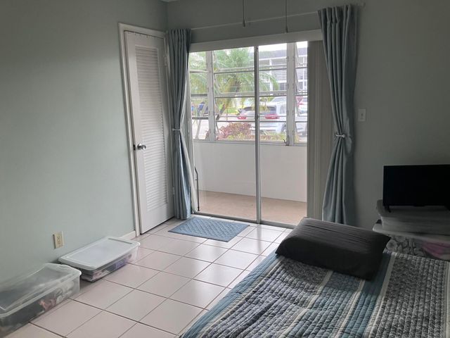 32 Salisbury B, West Palm Beach, FL 33417
