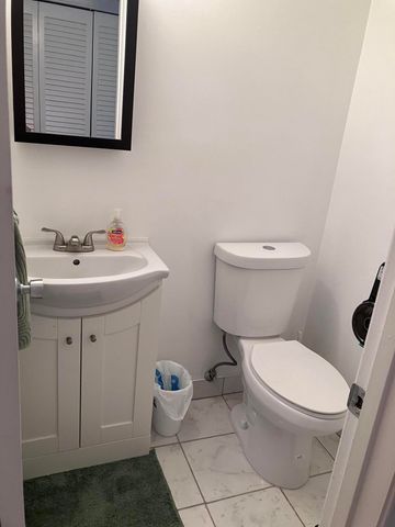 32 Salisbury B, West Palm Beach, FL 33417