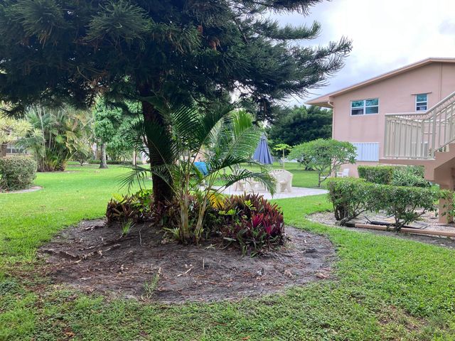 32 Salisbury B, West Palm Beach, FL 33417