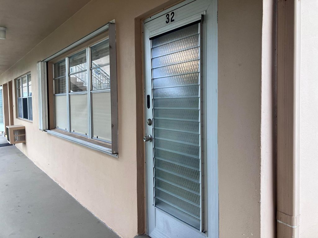 32 Salisbury B, West Palm Beach, FL 33417