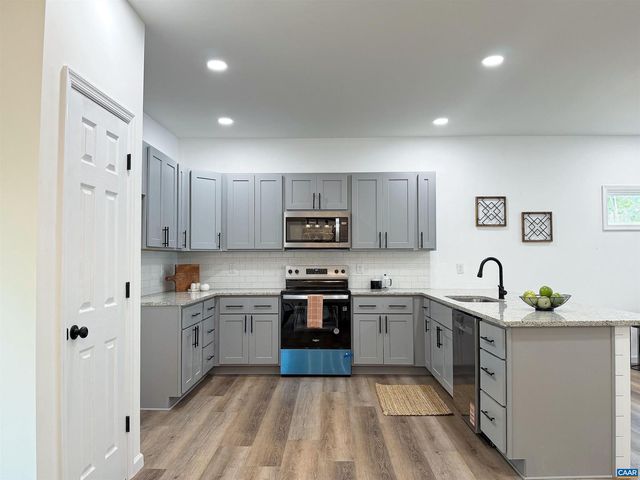 197 SLATE RIVER TRL, Arvonia, VA 23004