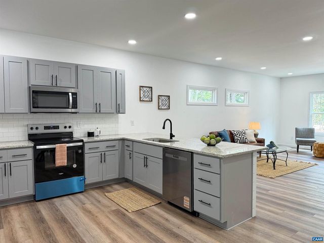 197 SLATE RIVER TRL, Arvonia, VA 23004