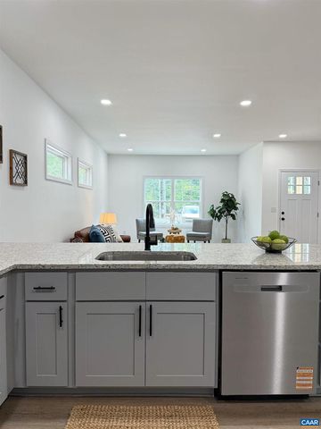 197 SLATE RIVER TRL, Arvonia, VA 23004