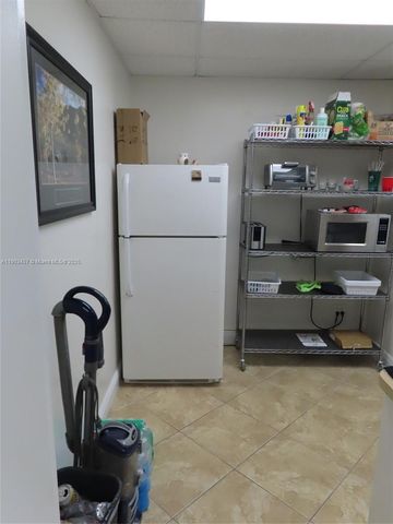 6390 NW 97th Ave 10, Doral, FL 33178