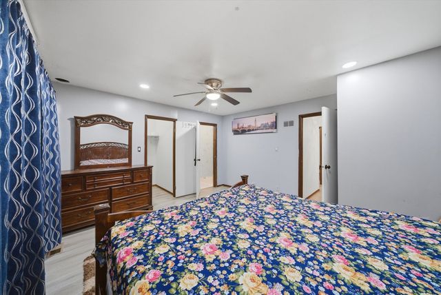 20 Ottawa Court, Justice, IL 60458