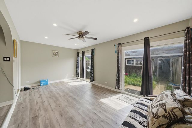 20 Ottawa Court, Justice, IL 60458
