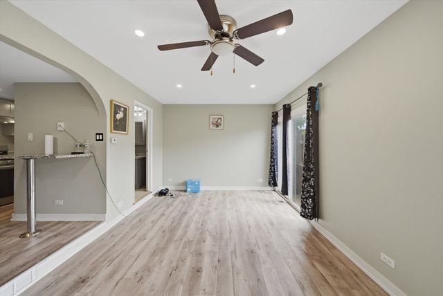 20 Ottawa Court, Justice, IL 60458