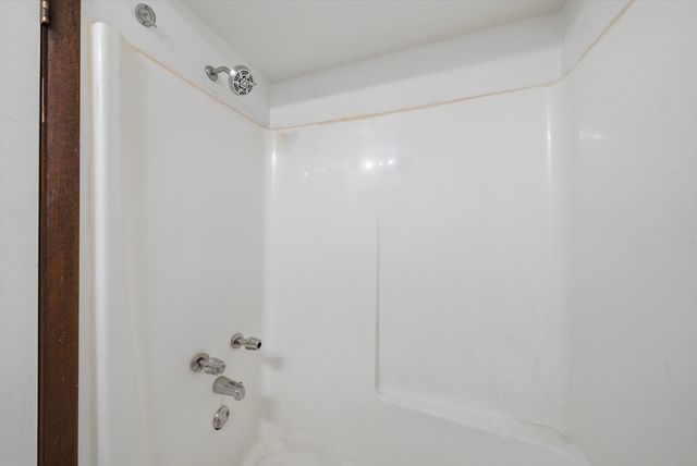 20 Ottawa Court, Justice, IL 60458
