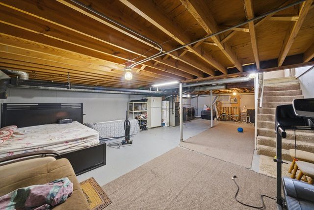 20 Ottawa Court, Justice, IL 60458