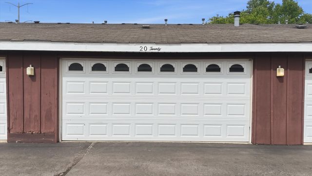 20 Ottawa Court, Justice, IL 60458