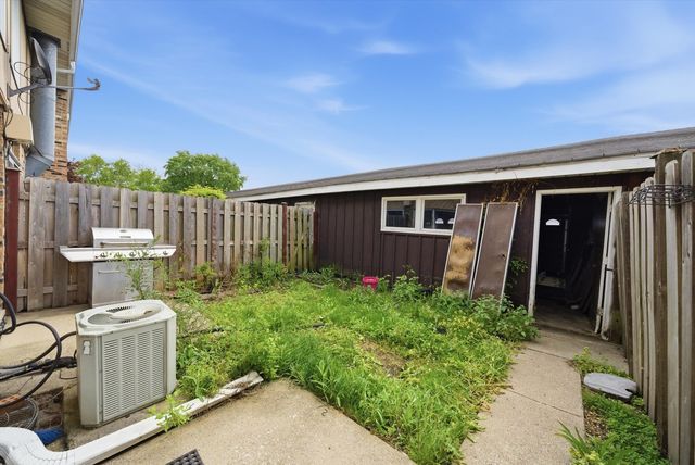 20 Ottawa Court, Justice, IL 60458