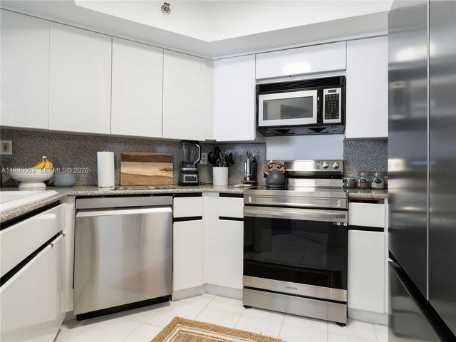 6767 Collins Ave 1704, Miami Beach, FL 33141