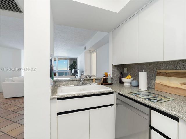 6767 Collins Ave 1704, Miami Beach, FL 33141