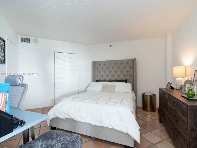 6767 Collins Ave 1704, Miami Beach, FL 33141